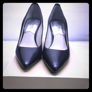 Authentic New in Box Michael Kors Mid Flex Pumps 5